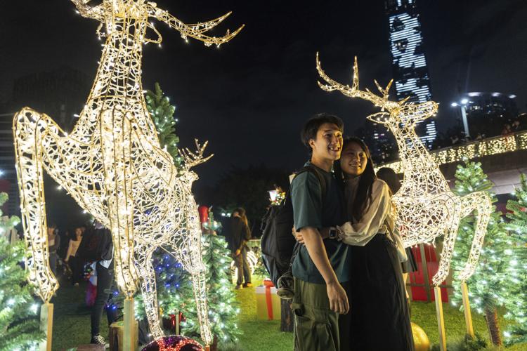 Holiday Lights Around the World Photo Gallery